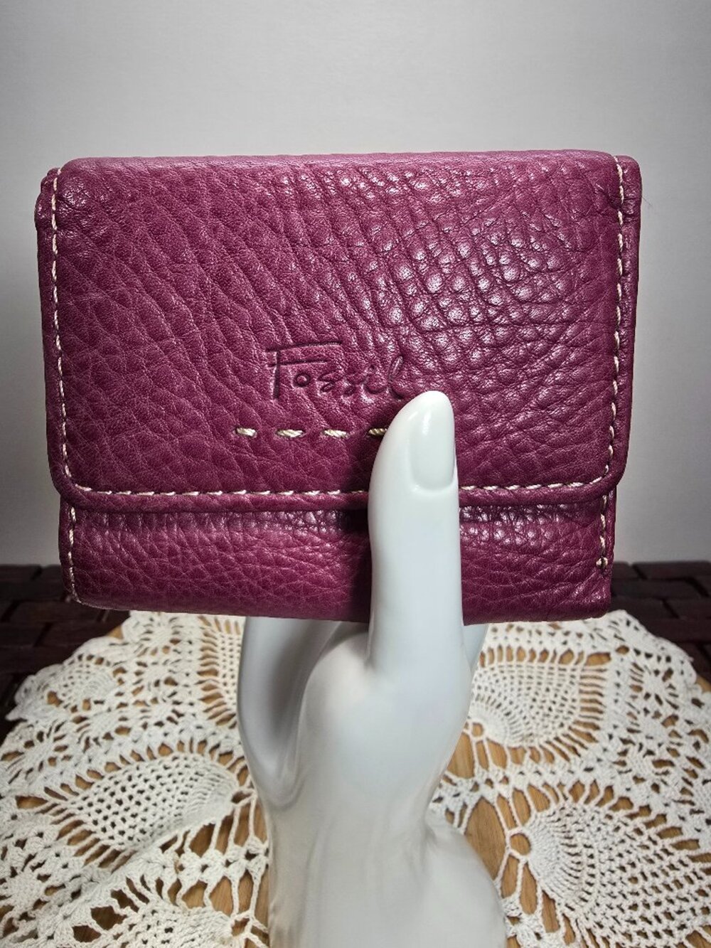 NWOT Fossil Jetsetter Trifold Wallet in a Plum Purple Pebbled Leather NEW